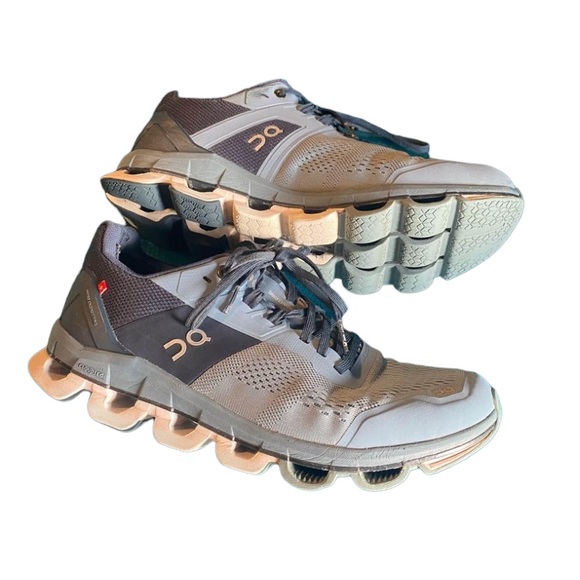 On Running Shoes - On Helion cloudtec(womens 10.5)